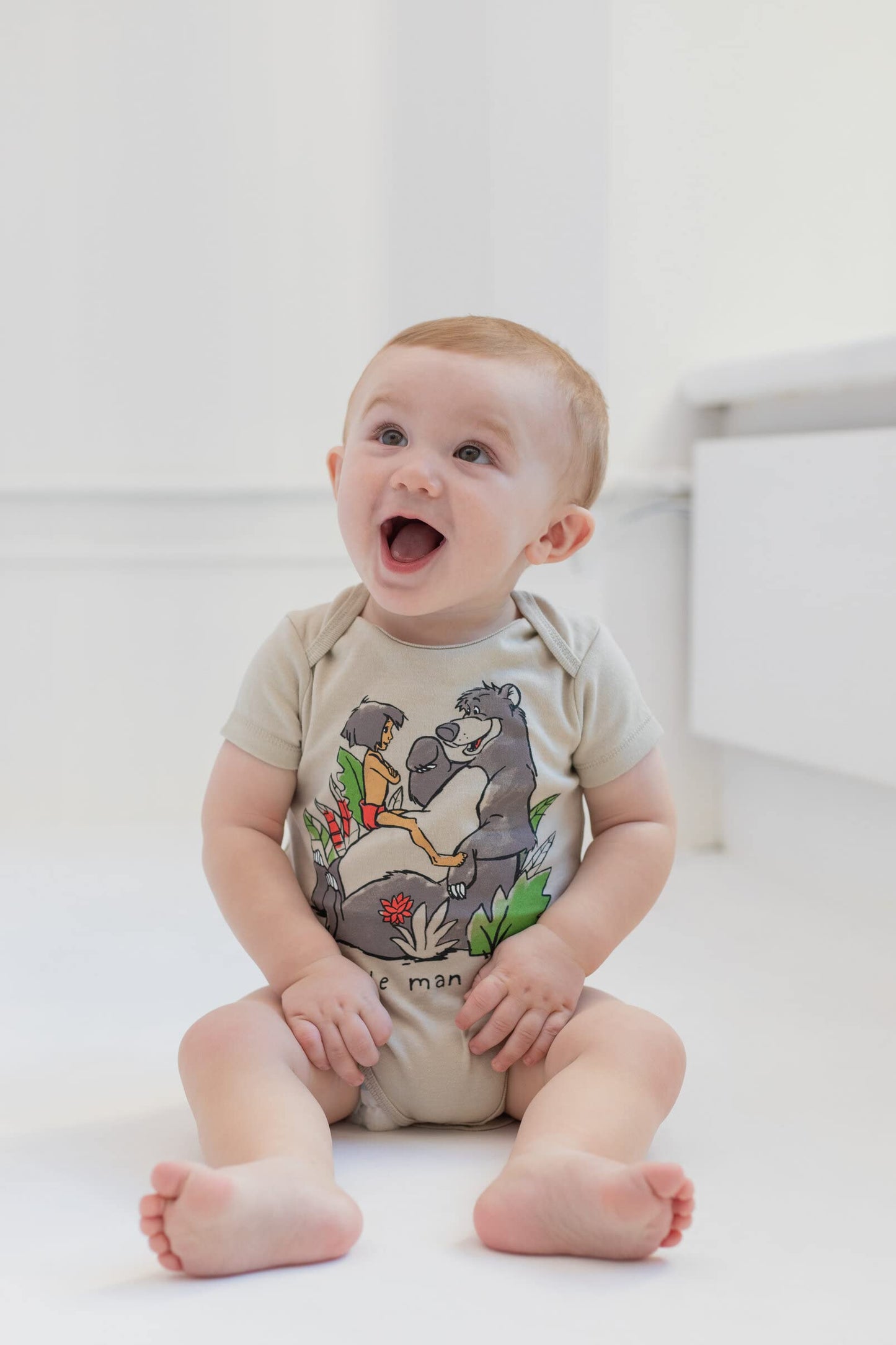Disney Baby 5 Pack Bodysuits Newborn to Infant Sizes (Newborn - 24 Months)